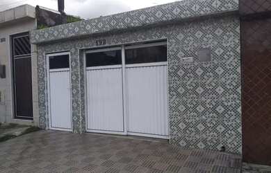 Imagem: A casa possui 2 Dormitórios, 1 Banheiro, 1 Vaga na garagem