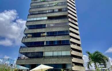 Imagem: O apartamento possui 4 Dormitórios, 1 Banheiro, 2 Vagas na