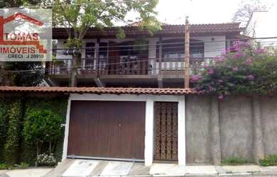 Imagem: A casa possui 3 Dormitórios, 2 Banheiros, 5 Vagas na garagem