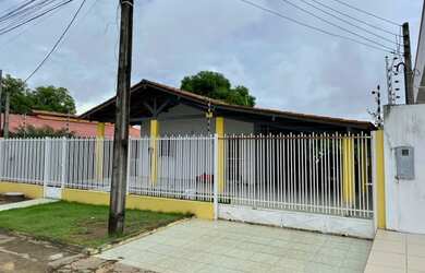 Imagem: A casa possui 4 Dormitórios, 4 Banheiros, 3 Vagas na garagem