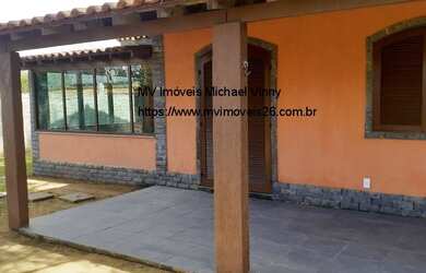 Imagem: A casa possui 3 Dormitórios, 2 Banheiros, 1 Vaga na garagem