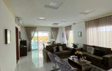 Imagem: A casa em condomínio possui 4 Dormitórios, 5 Banheiros, 4