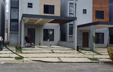 Imagem: A casa em condomínio possui 3 Dormitórios, 3 Banheiros, 2