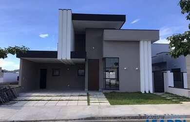 Imagem: A casa em condomínio possui 3 Dormitórios, 3 Banheiros, 150m²