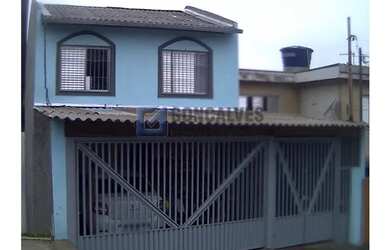 Imagem: A casa possui 3 Dormitórios, 2 Banheiros, 3 Vagas na garagem