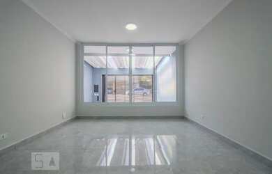 Imagem: A casa possui 3 Dormitórios, 3 Banheiros, 2 Vagas na garagem