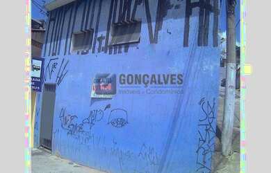 Imagem: A casa possui 2 Dormitórios, 1 Banheiro, 2 Vagas na garagem