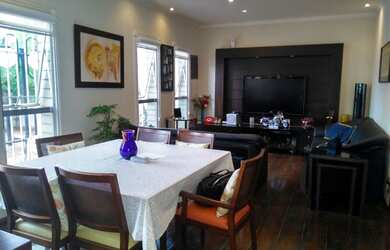 Imagem: A casa possui 3 Dormitórios, 2 Banheiros, 3 Vagas na garagem