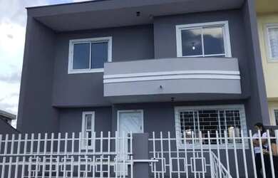 Imagem: A casa possui 3 Dormitórios, 3 Banheiros, 3 Vagas na garagem