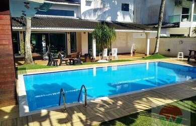 Imagem: A casa em condomínio possui 4 Dormitórios, 5 Banheiros, 4