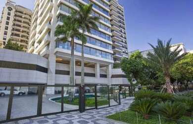 Imagem: O apartamento possui 4 Dormitórios, 5 Banheiros, 4 Vagas na