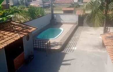 Imagem: A casa possui 3 Dormitórios, 4 Banheiros, 5 Vagas na garagem