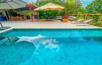 Imagem: A casa em condomínio possui 5 Dormitórios, 5 Banheiros, 4