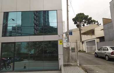 Imagem: A casa possui 5 Dormitórios, 1 Banheiro, 125m² de Área e