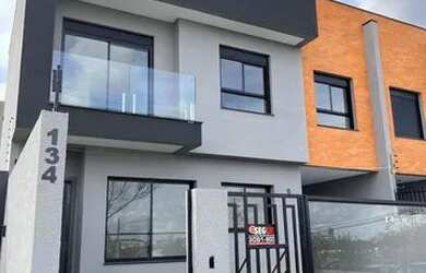 Imagem: A casa possui 3 Dormitórios, 3 Banheiros, 2 Vagas na garagem