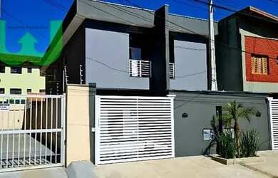 Imagem: A casa possui 3 Dormitórios, 5 Banheiros, 1 Vaga na garagem