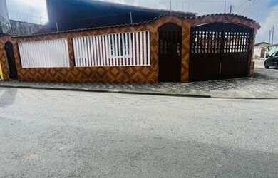 Imagem: A casa possui 2 Dormitórios, 2 Banheiros, 5 Vagas na garagem