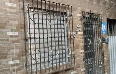 Imagem: A casa possui 2 Dormitórios, 1 Banheiro, 1 Vaga na garagem