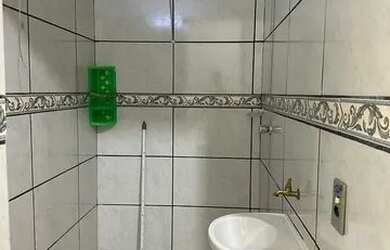 Imagem: A casa possui 2 Dormitórios, 1 Banheiro e está localizado