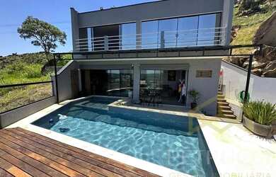 Imagem: A casa em condomínio possui 1 Dormitório, 2 Banheiros, 4 Vagas