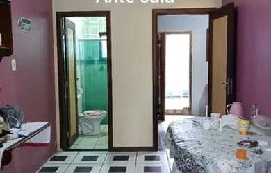 Imagem: A casa possui 2 Dormitórios, 1 Banheiro, 2 Vagas na garagem