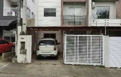 Imagem: A casa possui 2 Dormitórios, 2 Banheiros, 2 Vagas na garagem