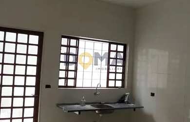 Imagem: A casa possui 2 Dormitórios, 1 Banheiro, 2 Vagas na garagem