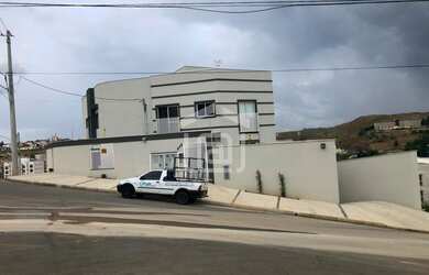 Imagem: O apartamento possui 3 Dormitórios, 1 Banheiro, 1 Vaga na garagem