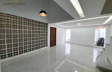 Imagem: A casa possui 4 Dormitórios, 5 Banheiros, 2 Vagas na garagem