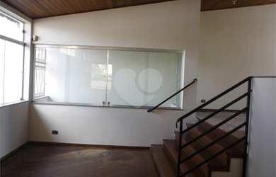 Imagem: A casa possui 3 Dormitórios, 5 Banheiros, 3 Vagas na garagem