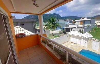 Imagem: A casa em condomínio possui 4 Dormitórios, 5 Banheiros, 5