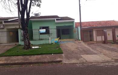 Imagem: A casa possui 3 Dormitórios, 2 Banheiros, 1 Vaga na garagem