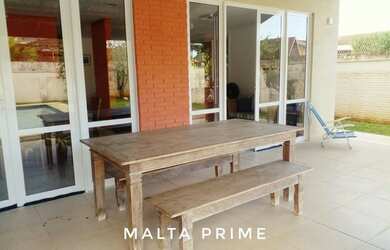 Imagem: A casa em condomínio possui 4 Dormitórios, 1 Banheiro, 5 Vagas