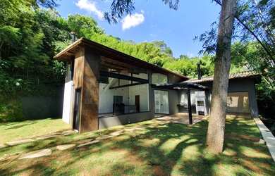 Imagem: A casa em condomínio à venda possui 3 Dormitórios, 4 Banheiros