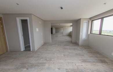 Imagem: O depósito possui 2 Vagas na garagem, 123m² de Área e está