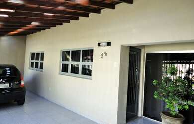 Imagem: A casa possui 2 Dormitórios, 2 Banheiros, 2 Vagas na garagem