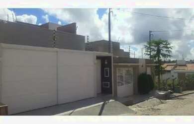 Imagem: A casa possui 3 Dormitórios, 2 Banheiros e 141m² de Área