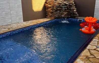 Imagem: A casa possui 2 Dormitórios, 2 Banheiros, 4 Vagas na garagem