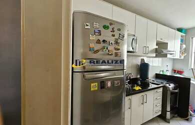 Imagem: O apartamento possui 2 Dormitórios, 1 Banheiro, 1 Vaga na garagem