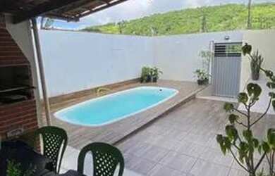 Imagem: A casa possui 3 Dormitórios, 3 Vagas na garagem e está localizado