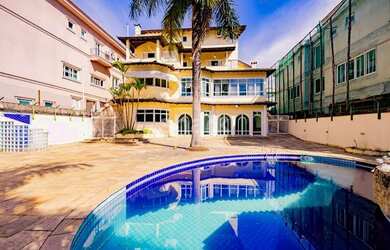 Imagem: A casa em condomínio possui 5 Dormitórios, 5 Banheiros, 4