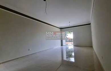 Imagem: A casa possui 3 Dormitórios, 3 Banheiros, 3 Vagas na garagem