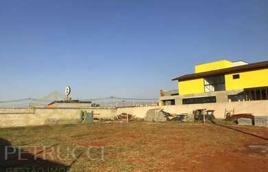 Imagem: O terreno possui 350m² de Área e está localizado em Parque