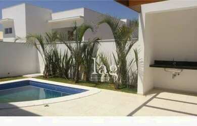 Imagem: A casa em condomínio possui 4 Dormitórios, 5 Banheiros, 4