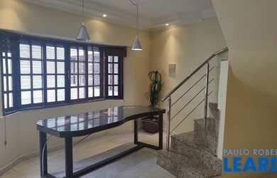 Imagem: A casa em condomínio possui 3 Dormitórios, 3 Banheiros, 2