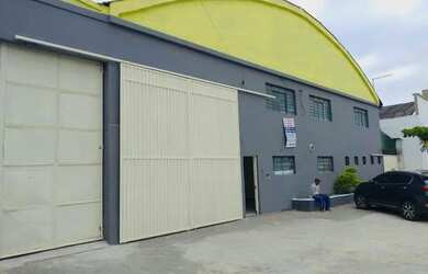 Imagem: O depósito possui 5 Vagas na garagem, 900m² de Área e está