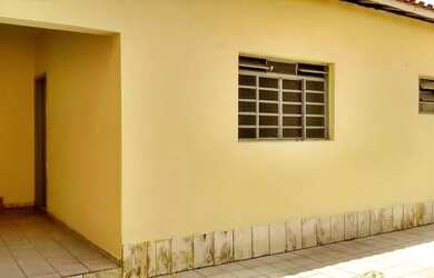 Imagem: A casa possui 1 Dormitório, 1 Banheiro, 50m² de Área e está