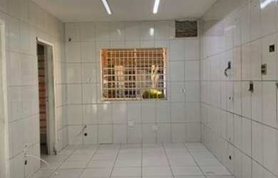 Imagem: O depósito possui 2 Vagas na garagem, 80m² de Área e está