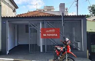 Imagem: A casa possui 4 Dormitórios, 1 Banheiro, 1 Vaga na garagem