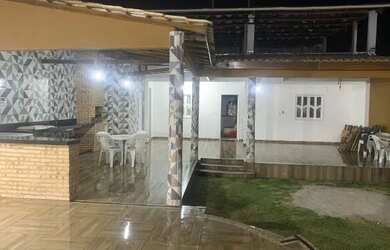 Imagem: A casa possui 2 Dormitórios, 5 Vagas na garagem e está localizado